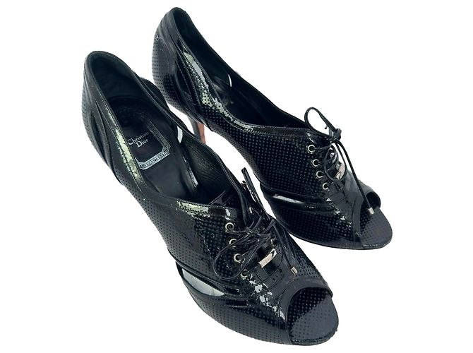 Christian Dior Botas de cano curto com cadarço e bico aberto em couro envernizado preto Dior - vista 5