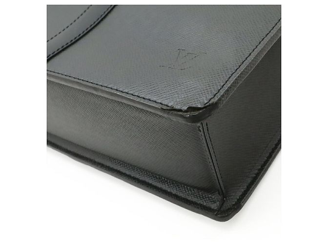 Valigetta Louis Vuitton Taiga Document Nero - vista 3