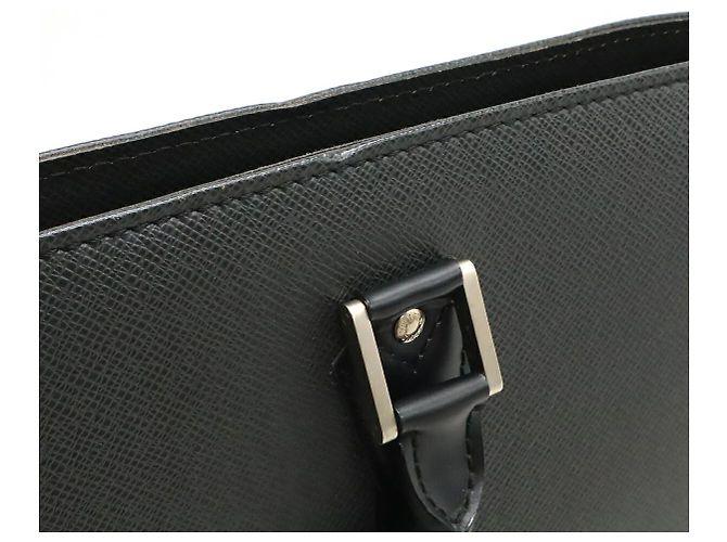 Valigetta Louis Vuitton Taiga Document Nero - vista 8