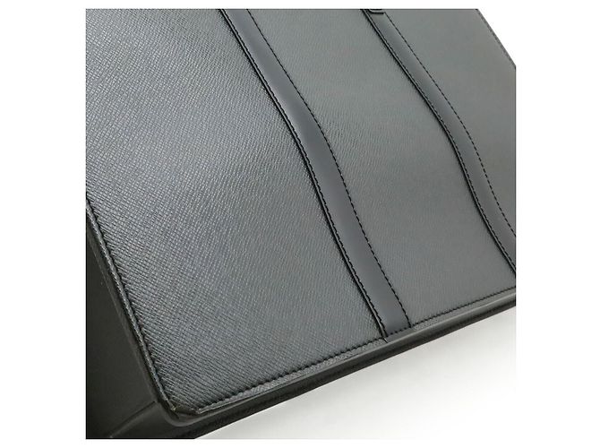Valigetta Louis Vuitton Taiga Document Nero - vista 9