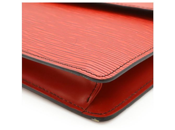 Clutch Louis Vuitton Epi Montaigne 27 Rosso - vista 3