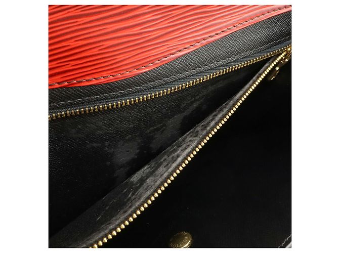 Clutch Louis Vuitton Epi Montaigne 27 Rosso - vista 6