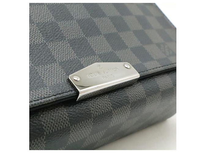Borsa a tracolla Louis Vuitton Damier Graphite District PM Nero - vista 7