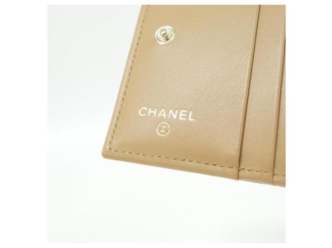 Cartera bi-fold en piel de becerro granulado beige Chanel - vista 6