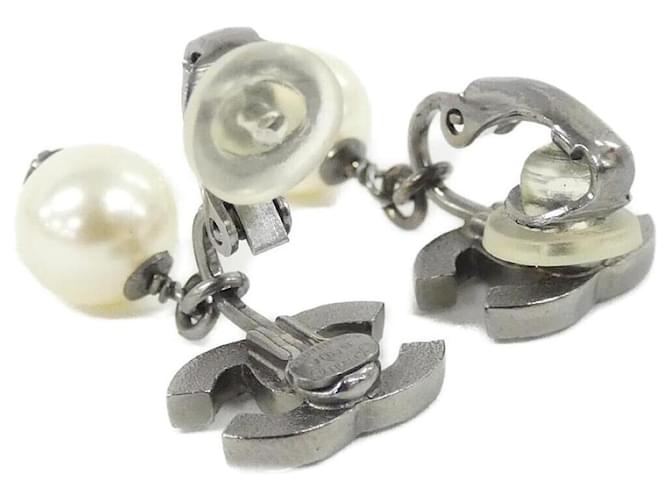 Orecchini a lobo Chanel argento e bianco - vista 3