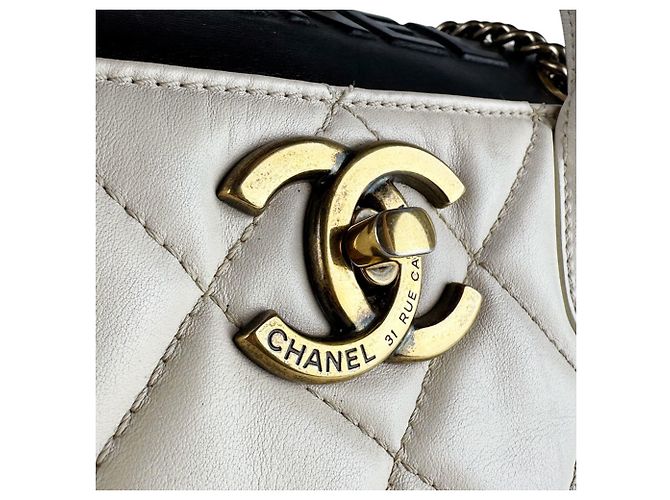 Borsa in pelle Chanel Portobello Nero Bianco sporco - vista 11
