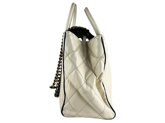Borsa in pelle Chanel Portobello Nero Bianco sporco - vista 2