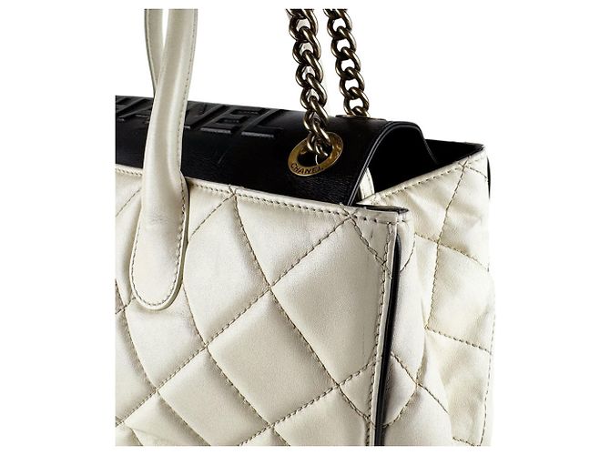 Borsa in pelle Chanel Portobello Nero Bianco sporco - vista 6