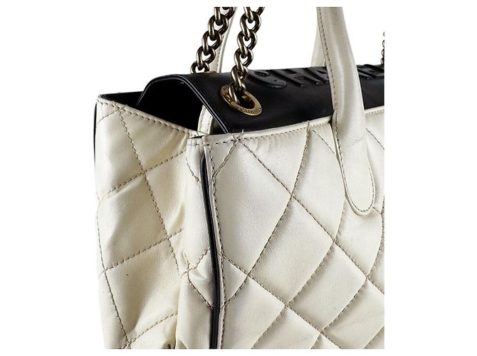 Borsa in pelle Chanel Portobello Nero Bianco sporco - vista 7