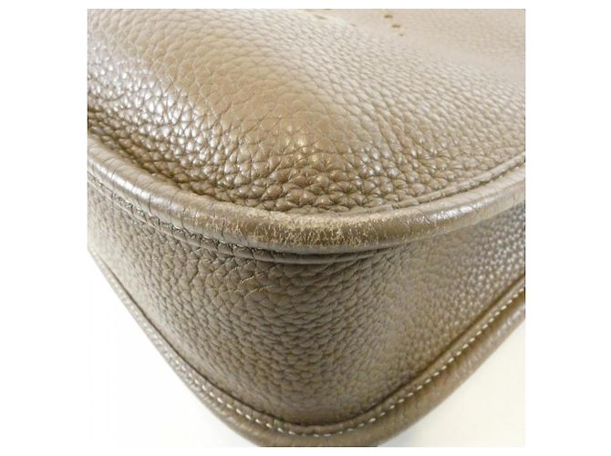 Hermès Borsa a tracolla Hermes Evelyne 3 PM Taupe - vista 3
