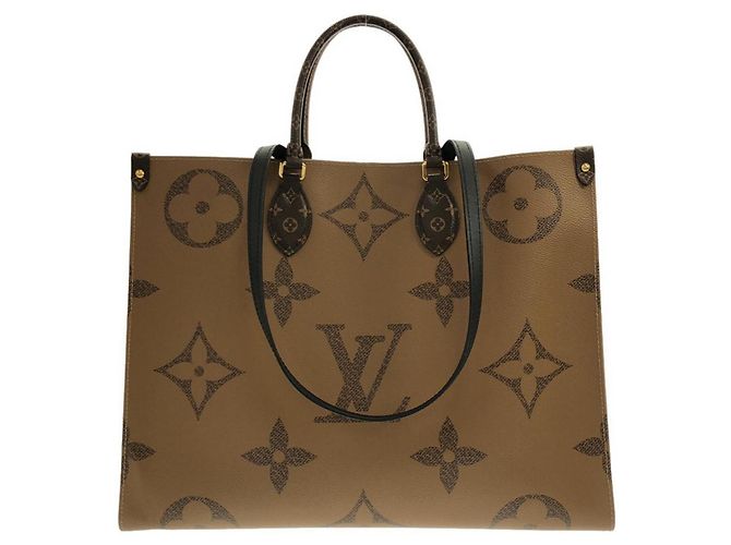 Bolsa Louis Vuitton Monogram Giant OnTheGo GM Marrom - vista 2