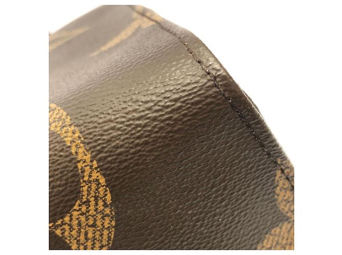 Bolsa Louis Vuitton Monogram Giant OnTheGo GM Marrom - vista 3