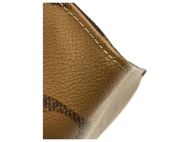 Bolsa Louis Vuitton Monogram Giant OnTheGo GM Marrom - vista 4