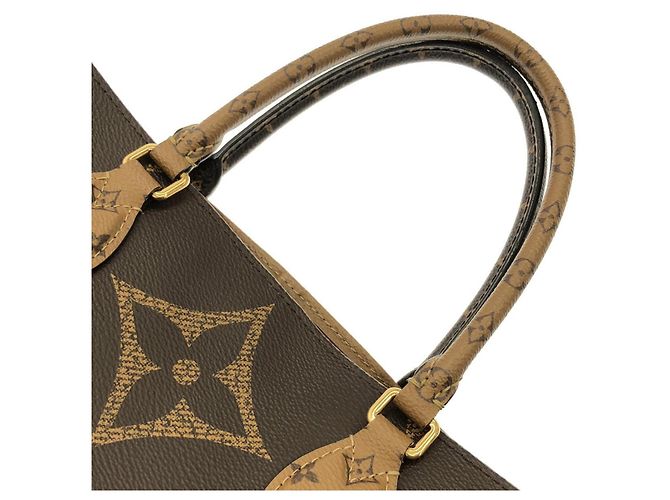Bolsa Louis Vuitton Monogram Giant OnTheGo GM Marrom - vista 6