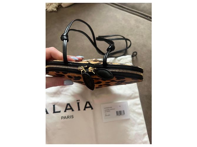 Alaïa Le Coeur borsa a cuore stampa leopardata Nero Stampa leopardo - vista 4