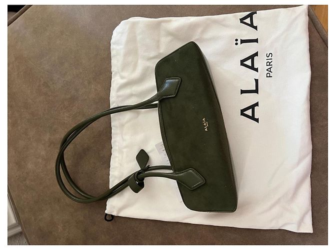Alaïa Teckel Small Borsa in scamosciato e pelle Goa lucida - Verde Oliva - vista 15