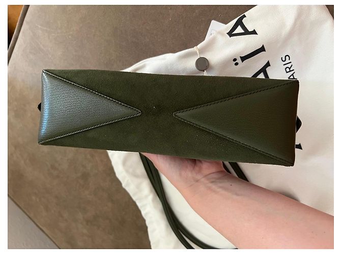 Alaïa Teckel Small Borsa in scamosciato e pelle Goa lucida - Verde Oliva - vista 5