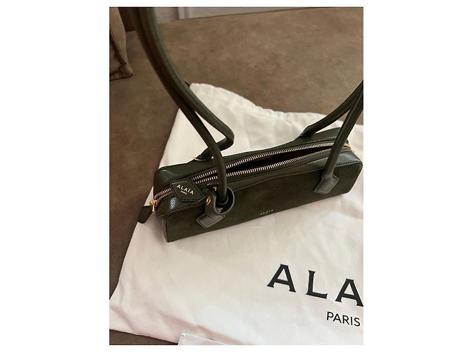 Alaïa Teckel Small Borsa in scamosciato e pelle Goa lucida - Verde Oliva - vista 7