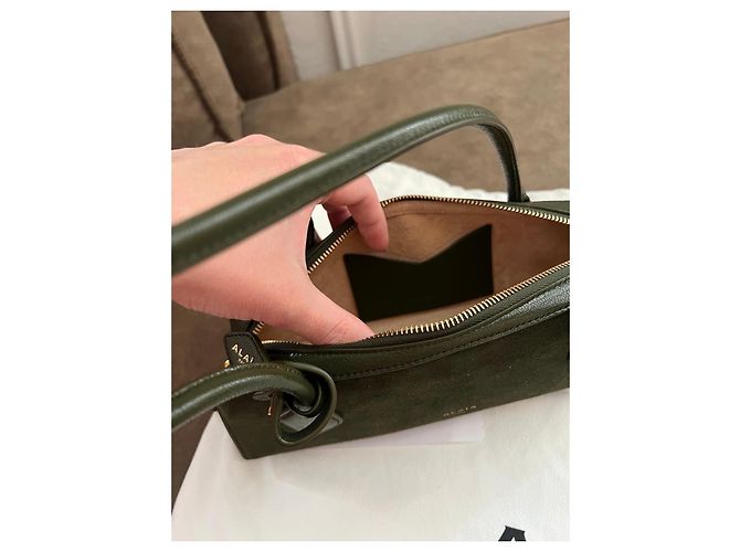 Alaïa Teckel Small Borsa in scamosciato e pelle Goa lucida - Verde Oliva - vista 9