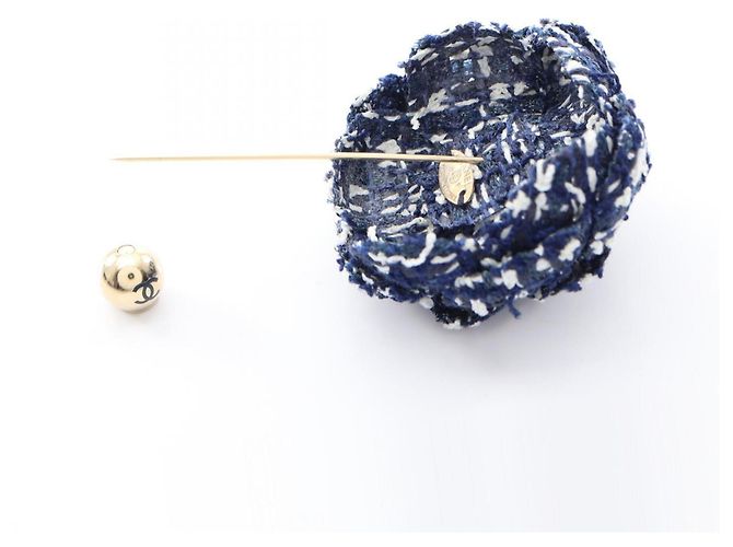 Spilla Camelia Chanel Bianco Blu Blu navy - vista 2