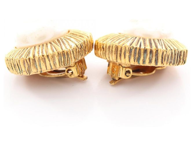 Orecchini a clip Chanel placcati oro con perla sintetica Bianco D'oro - vista 7
