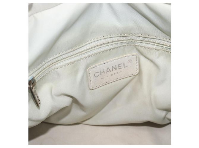 CHANEL Paris Biarritz PM Tote Bag aus beschichtetem Canvas mit silbernem CC Auth 191000 - Ansicht 16