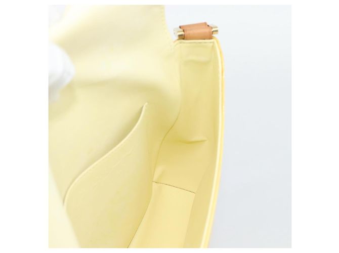 LOUIS VUITTON Monogram Vernis Thompson Street Bag Lime Yellow M91071 Auth 194603 D'oro - vista 17