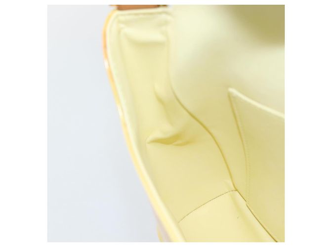 LOUIS VUITTON Monogram Vernis Thompson Street Bag Lime Yellow M91071 Auth 194603 D'oro - vista 18