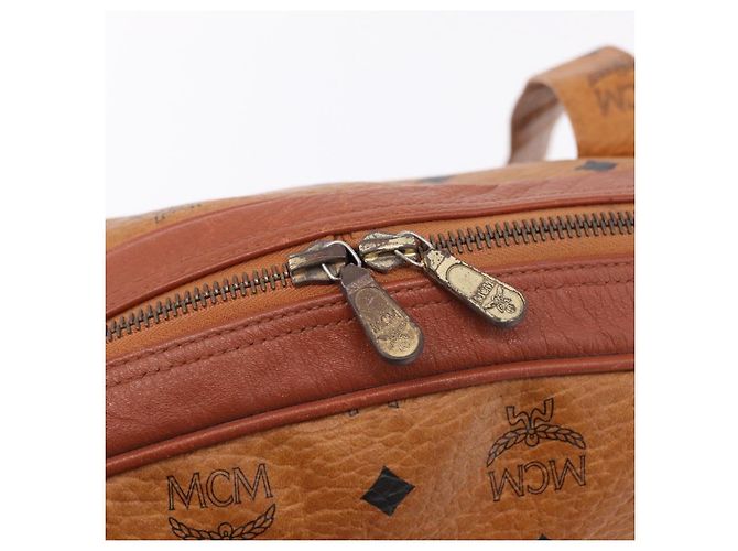 Bolsa Boston MCM Logogram Vicetos em PVC e couro marrom com detalhes dourados Auth mr2798 - vista 15