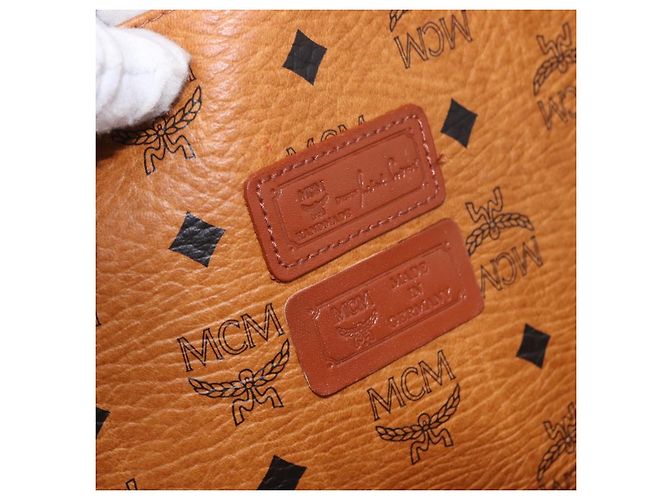 Bolsa Boston MCM Logogram Vicetos em PVC e couro marrom com detalhes dourados Auth mr2798 - vista 16
