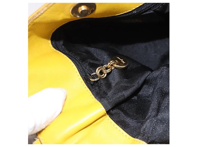Borsa a tracolla con catena Salvatore Ferragamo in tela Giallo Oro Auth bs36309 - vista 19