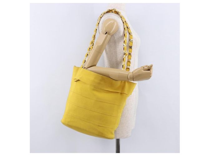 Borsa a tracolla con catena Salvatore Ferragamo in tela Giallo Oro Auth bs36309 - vista 21