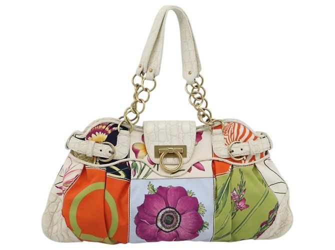 Borsa a mano Salvatore Ferragamo Gancini in nylon e oro bianco Auth 194550A D'oro - vista 2