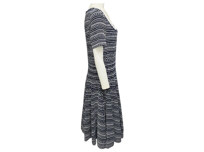 Alaïa Alaia A-Linien-Kurzarmkleid aus elastischem Viskose-Strick mit blauem/weißem Muster Marineblau - Ansicht 2