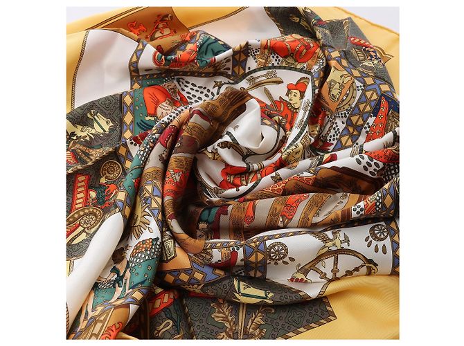 Foulard in seta Hermès Carré 90 "LE TAROT" Giallo - vista 17