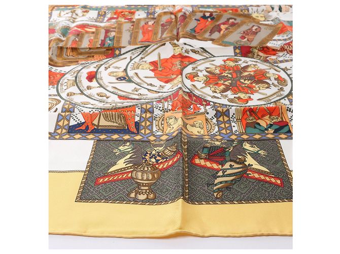 Foulard in seta Hermès Carré 90 "LE TAROT" Giallo - vista 4