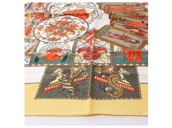 Foulard in seta Hermès Carré 90 "LE TAROT" Giallo - vista 5
