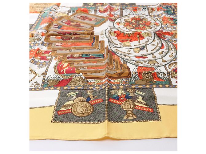 Foulard in seta Hermès Carré 90 "LE TAROT" Giallo - vista 7