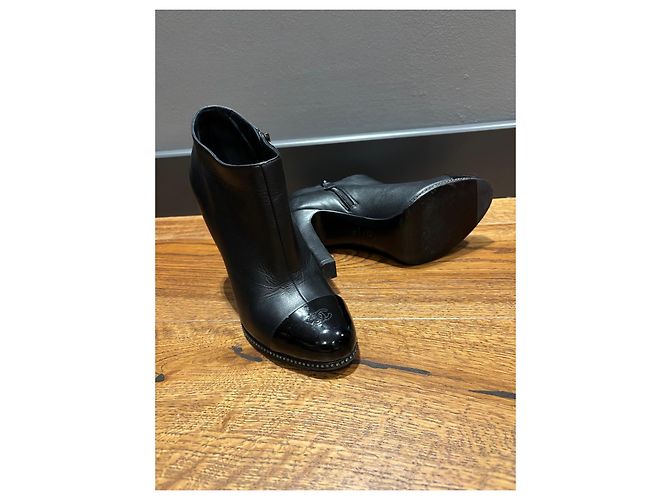 Stivaletti con punta a capiglia in pelle nera Chanel Nero - vista 10
