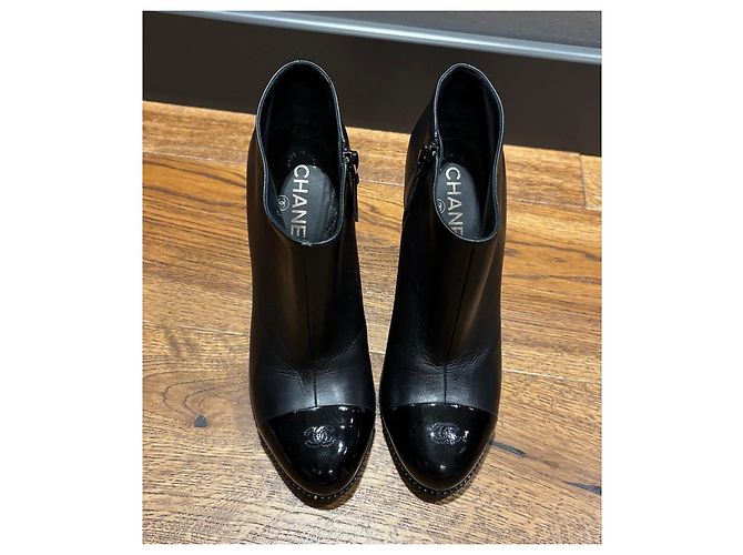 Stivaletti con punta a capiglia in pelle nera Chanel Nero - vista 11