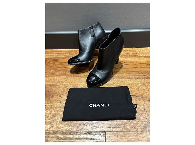 Stivaletti con punta a capiglia in pelle nera Chanel Nero - vista 5