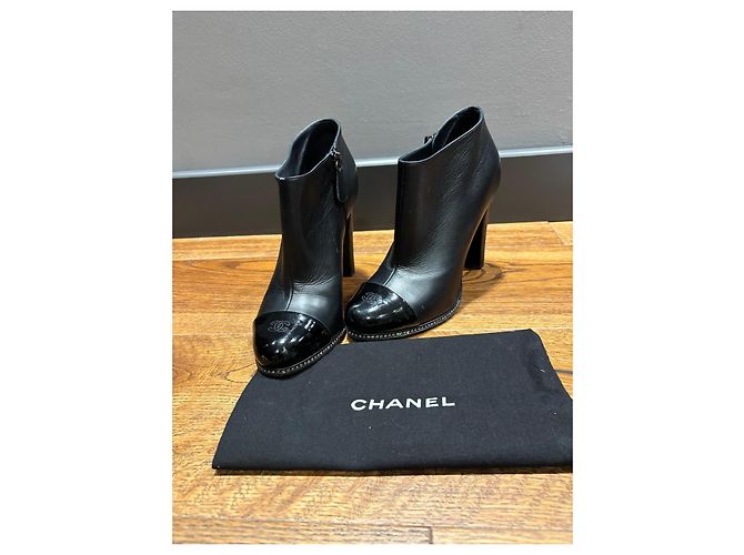 Stivaletti con punta a capiglia in pelle nera Chanel Nero - vista 6