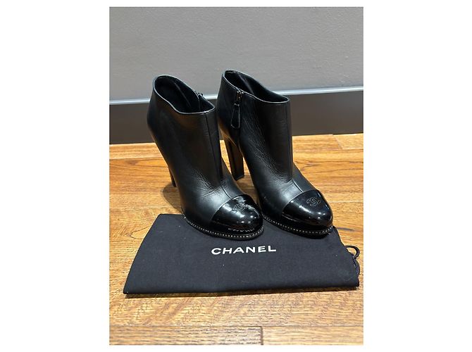 Stivaletti con punta a capiglia in pelle nera Chanel Nero - vista 7