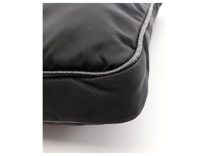 Prada Triangle Plate Schultertasche Schwarz - Ansicht 10