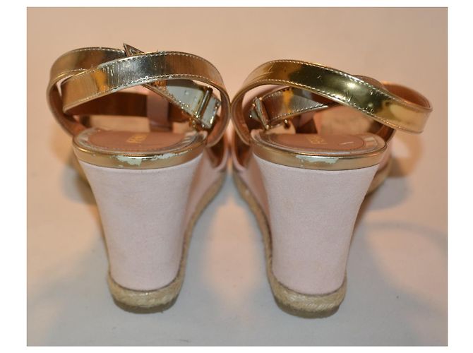 Sandalias de cuña Fendi en piel rosa y dorado - vista 3