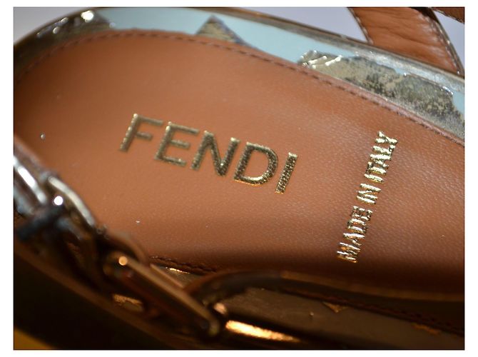 Sandalias de cuña Fendi en piel rosa y dorado - vista 5