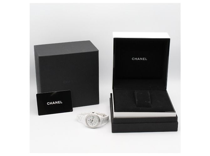 Chanel J12 Damenuhr mit Diamantbezel - Ansicht 10