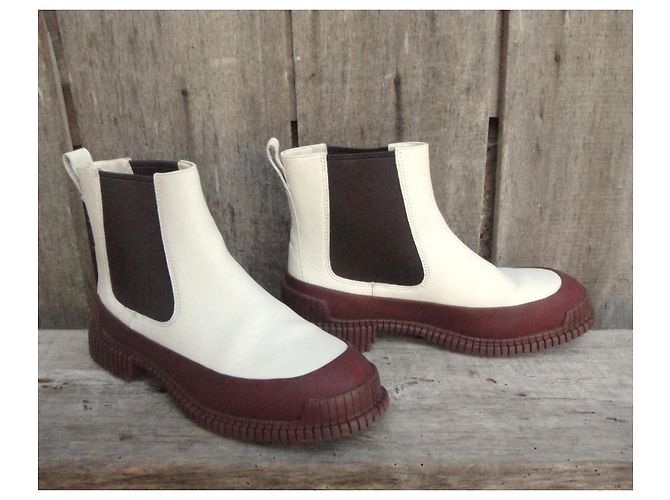 Autre Marque Botines Chelsea Camper en piel blanco y burdeos - vista 2