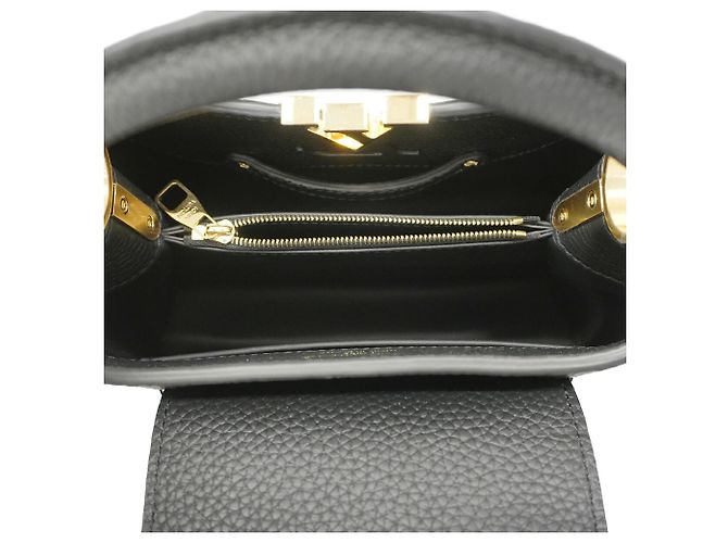 Borsa My Capucines in pelle Taurillon Louis Vuitton Nero - vista 4
