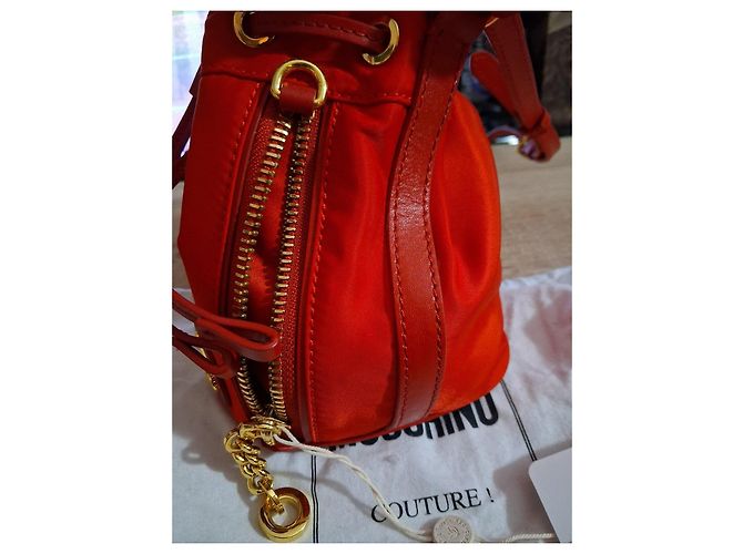Borsa a secchiello Moschino in nylon rosso - vista 10
